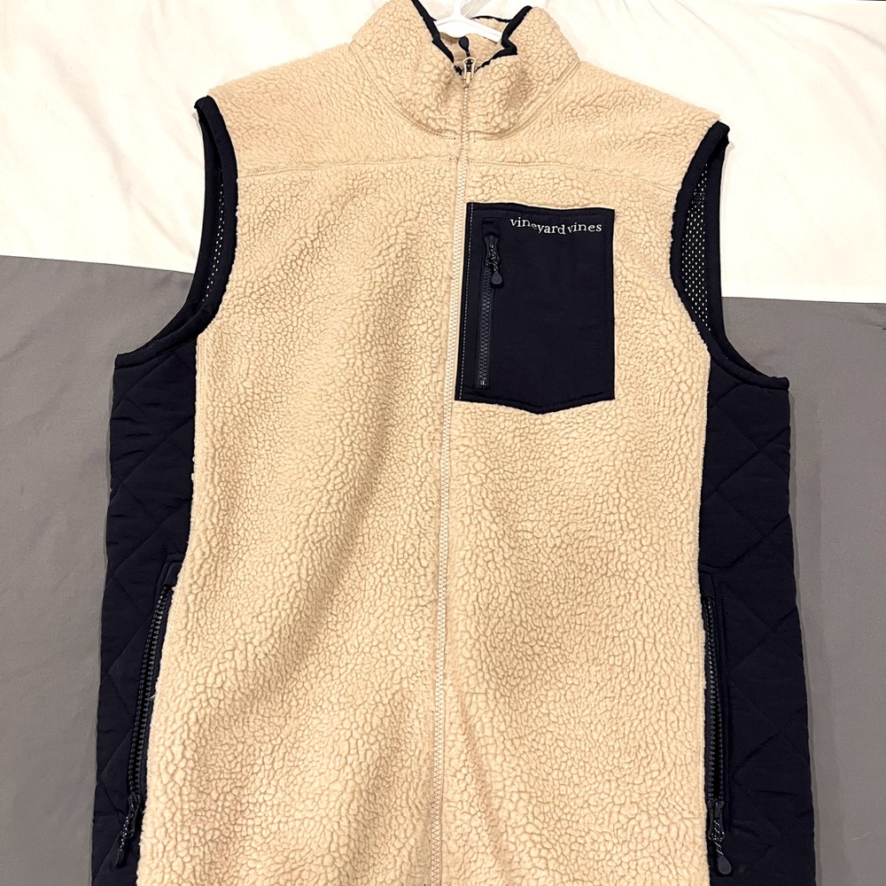 Vineyard Vines Sherpa vest. Cream and blue. L.